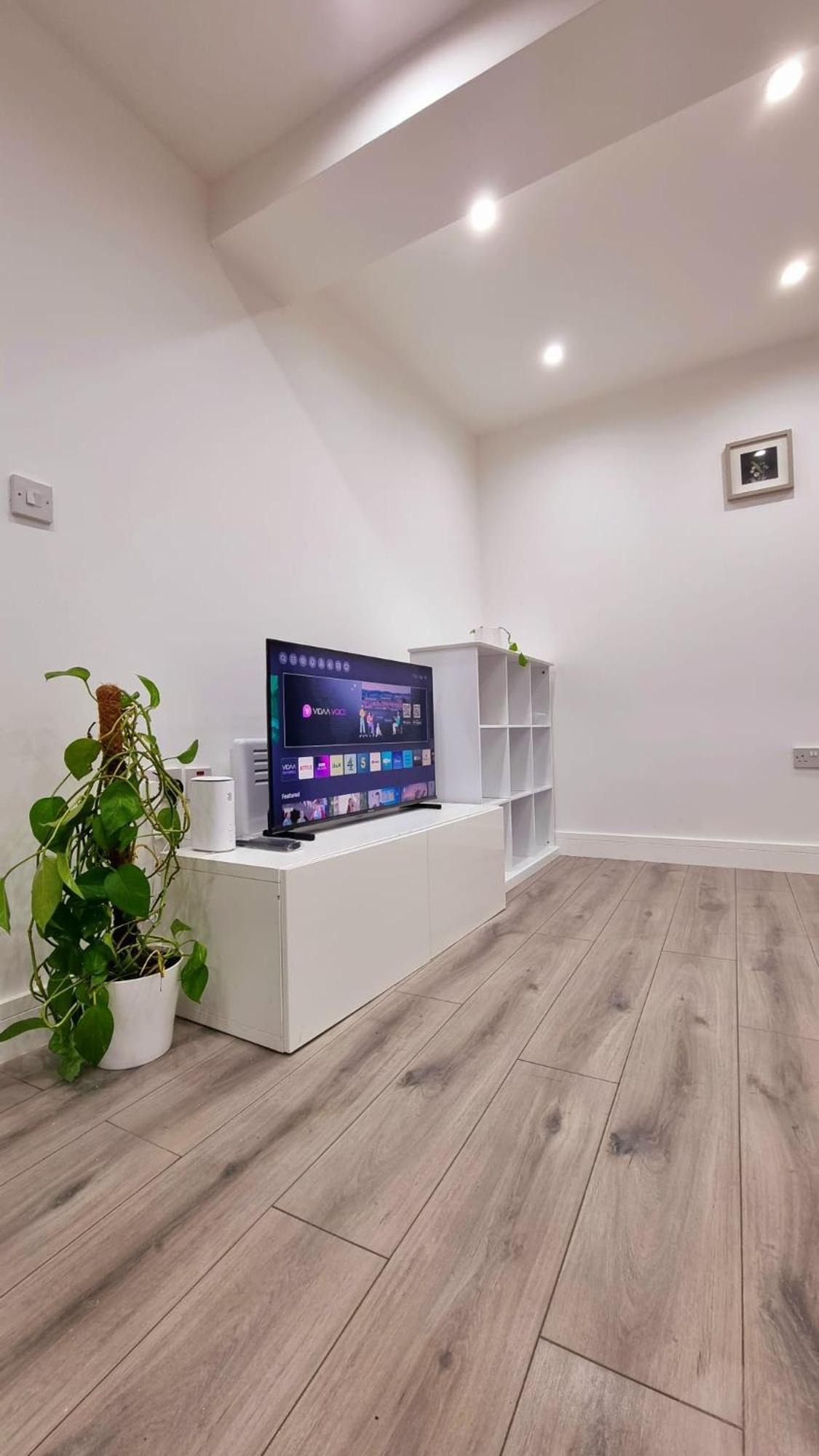 Brand New Flat Close To Turnpike Lane Tube Station Londen Buitenkant foto